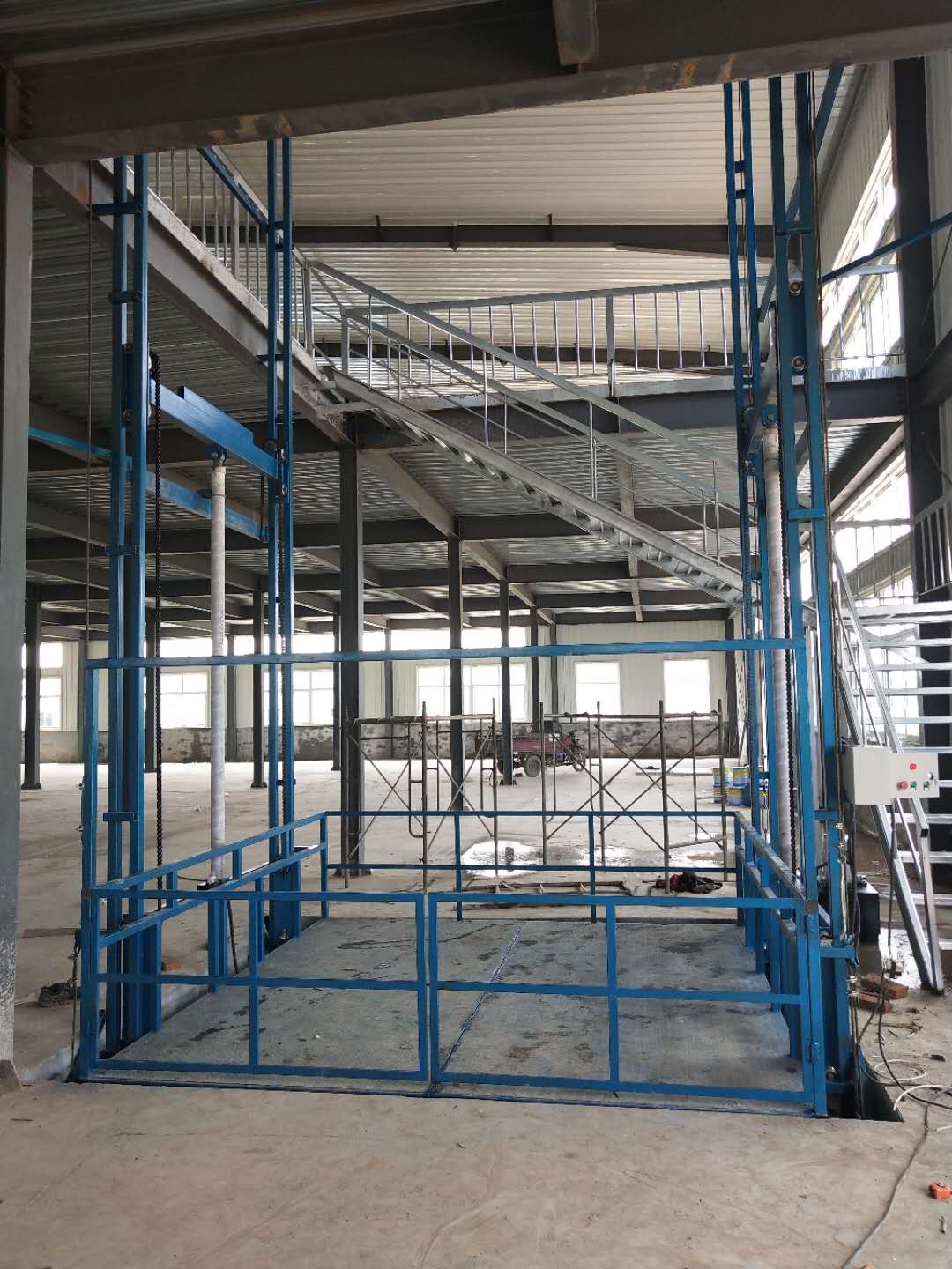 导轨升降机视频-点击进入