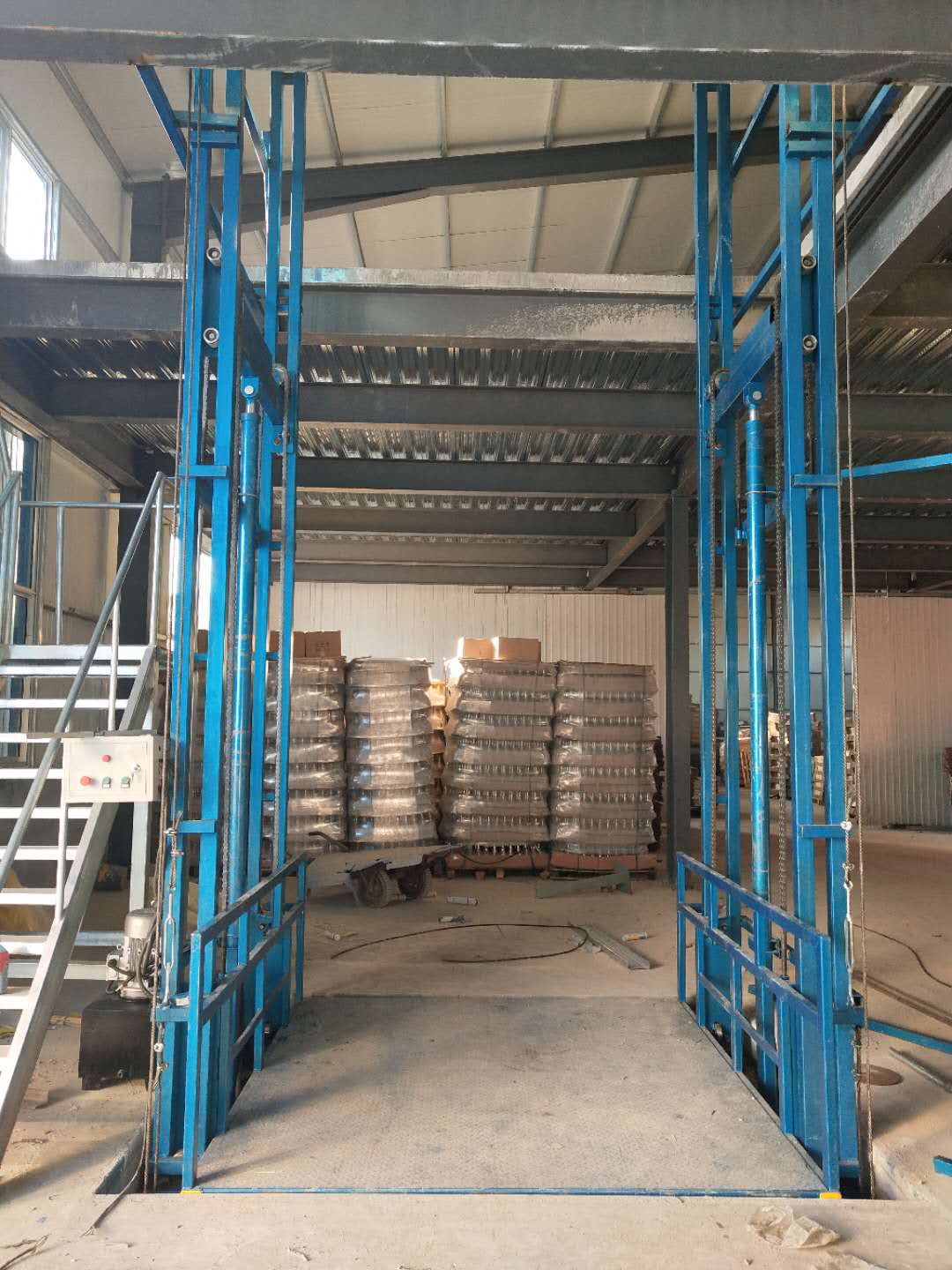 导轨升降机视频-点击进入